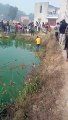 तालाब में मिला अज्ञात व्यक्ति का शव, पुलिस मौके पर