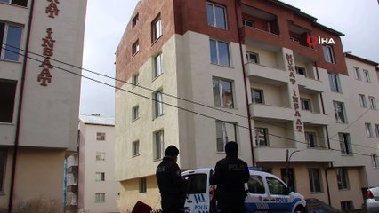 Mahsur kalan kedi için seferber olan itfaiyecilerin emekleri boşa gitti