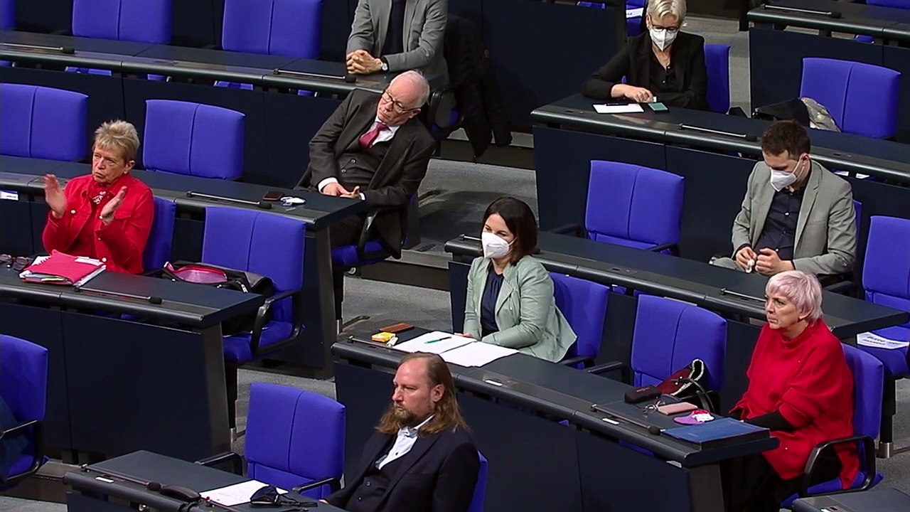 Merkel für weitreichende Schließungen nach Weihnachten