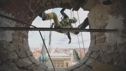 La guardiana del reloj más famoso del mundo, el Astronómico de Praga