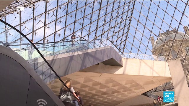 Louvre museum auctions quality time with the Mona Lisa