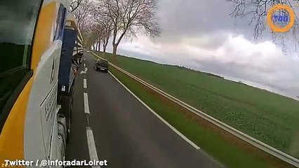 Ce camion fait absolument n'importe quoi pour doubler la file de voiture devant lui