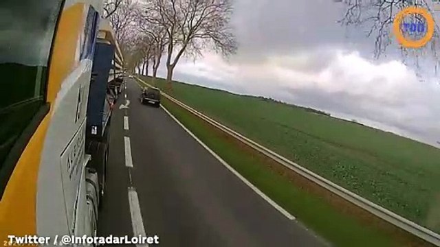 Ce camion fait absolument n'importe quoi pour doubler la file de voiture devant lui