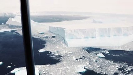 Самый большой в мире айсберг сняли британские пилоты