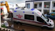 Vakaya giden ambulans çamura düştü