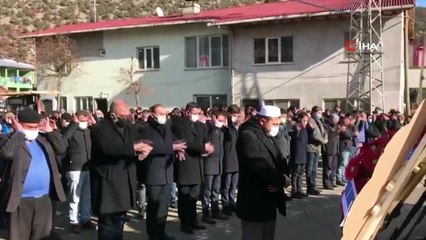 Koronadan ölen belediye başkanının cenazesine yoğun katılım dikkat çekti