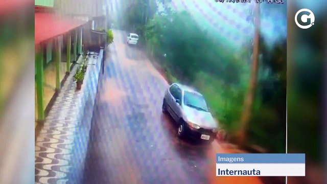 Vídeo registra o momento exato em que rua desaba em Cachoeiro de Itapemirim