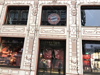 Opening "FC Bayern World" @ Weinstraße München am 09.12.2020 - Innenansichten