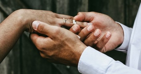Une femme porte plainte contre son petit ami car il ne l'a pas demandé en mariage après 8 ans de relation