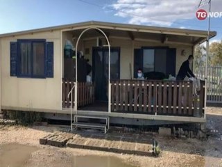 Manfredonia, padre e figlio costretti a vivere in container