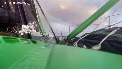 Líder da Vendée Globe enfrenta fúria dos mares