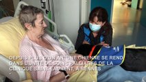 La chienne Laponie rend visite aux patients de l'unite de soins palliatifs de la clinique Saint-Laurent, à Rennes