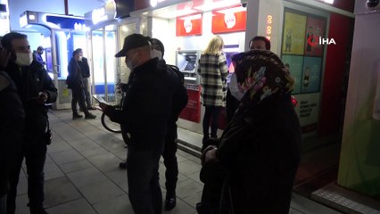 Bankamatikten çektiğini düşündüğü maaşını çantasında bulamayınca ekipleri alarma geçirdi