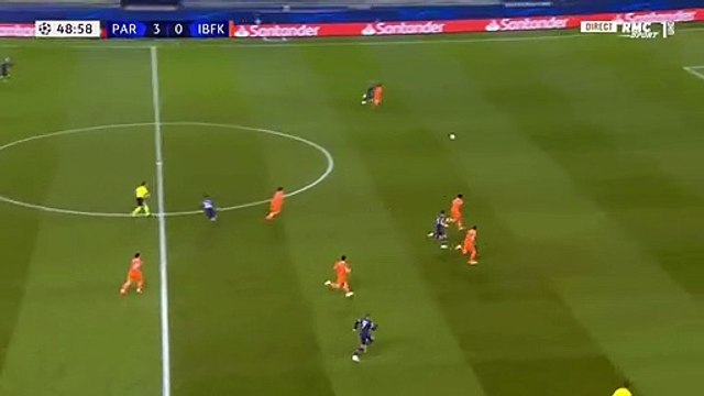 Pha phối hợp đẹp mắt của PSG nâng tỉ số lên 3-0 trước Istanbul