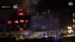 Al menos 17 heridos, cinco de ellos graves, evacuados del incendio en una nave industrial okupada en Badalona