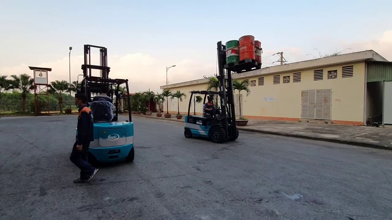 Xe nâng điện các loại kém ắc quy lithium! Hoạt động 3 ca không còn phải lo sợ?