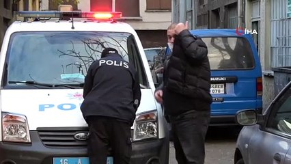 Bursa'da koronavirüsü hiçe sayıp kahvehanesini açtı, ceza yedi