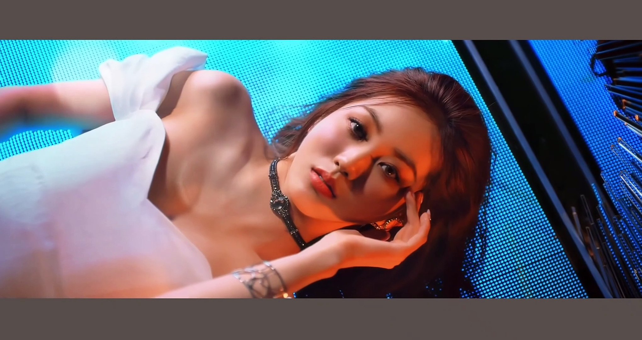 CLC(씨엘씨) - HELICOPTER (English Ver.) Music Video UHD 4K Mode Smooth