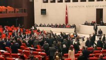 Meclis'te yumruklar konuştu! AKP'li ve CHP'li vekiller birbirine girdi