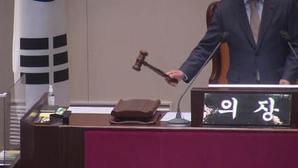 [뉴스큐] '공수처법' 속전속결에 야당 속수무책...연말 정국 '급랭' / YTN