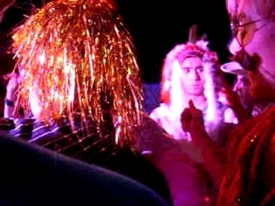 Bisou du Prez' des Art Rock Café à Franck Dubosc