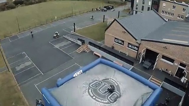 L'équipe de cascadeurs du CUC en formation dans une école de cascadeurs