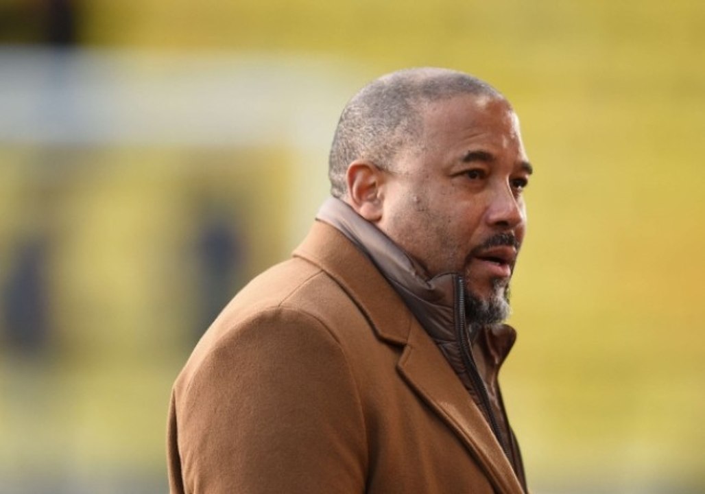 “Qu'est-ce qui ne va pas avec le mot noir ?” : l'ancien joueur de Liverpool John Barnes défend l'arbitre après la polémique du match PSG-Basaksehir