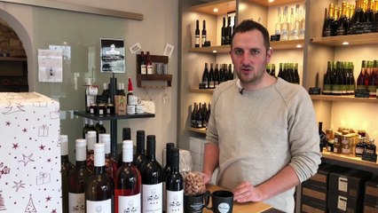 El vino caliente típico de Navidad se queda sin quién brinde con él en la calle