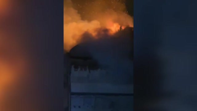 Al menos dos muertos en el incendio de una nave industrial de Badalona donde vivían personas sin hogar