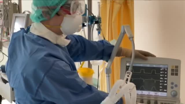 Un celador de Orense homenajea a sus compañeros sanitarios por el trato recibido cuando se contagió de Covid