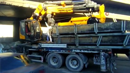 Vinç viyadüğe takıldı: 1 yaralı