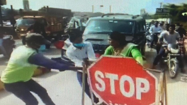 Andhra Pradesh leader refuses to pay toll tax, slaps booth worker