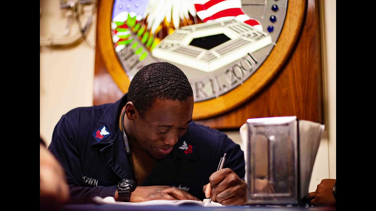 Tour US Navy • Amphibious Transport Dock Ship • USS Arlington (LPD-24)