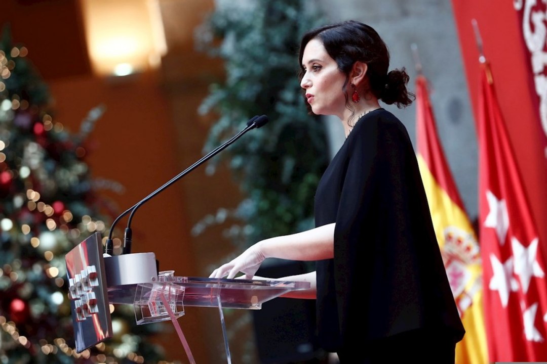 Ayuso dice que el rey emérito "no es un ciudadano más" y asegura que tiene derecho a regularizar su situación