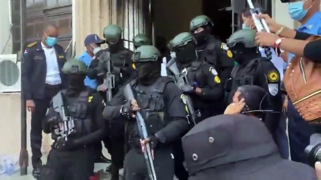 Momentos en que son trasladados a Najayo Alexis Medina y demás imputados de corrupción en el caso Antipulpo