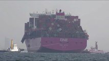 Un carguero japonés pierde 2 mil  contendores en alta mar por  una tormenta