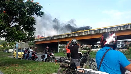 Un bus Papayago se incendió en el Puente del Comercio