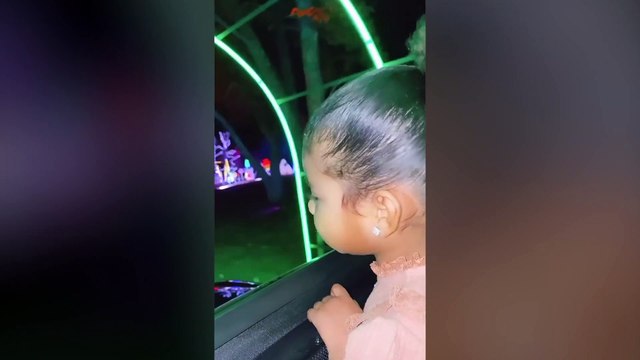 In Awe! Khloe Shares Precious Clips Of Daughter True Enjoying Xmas Lights-