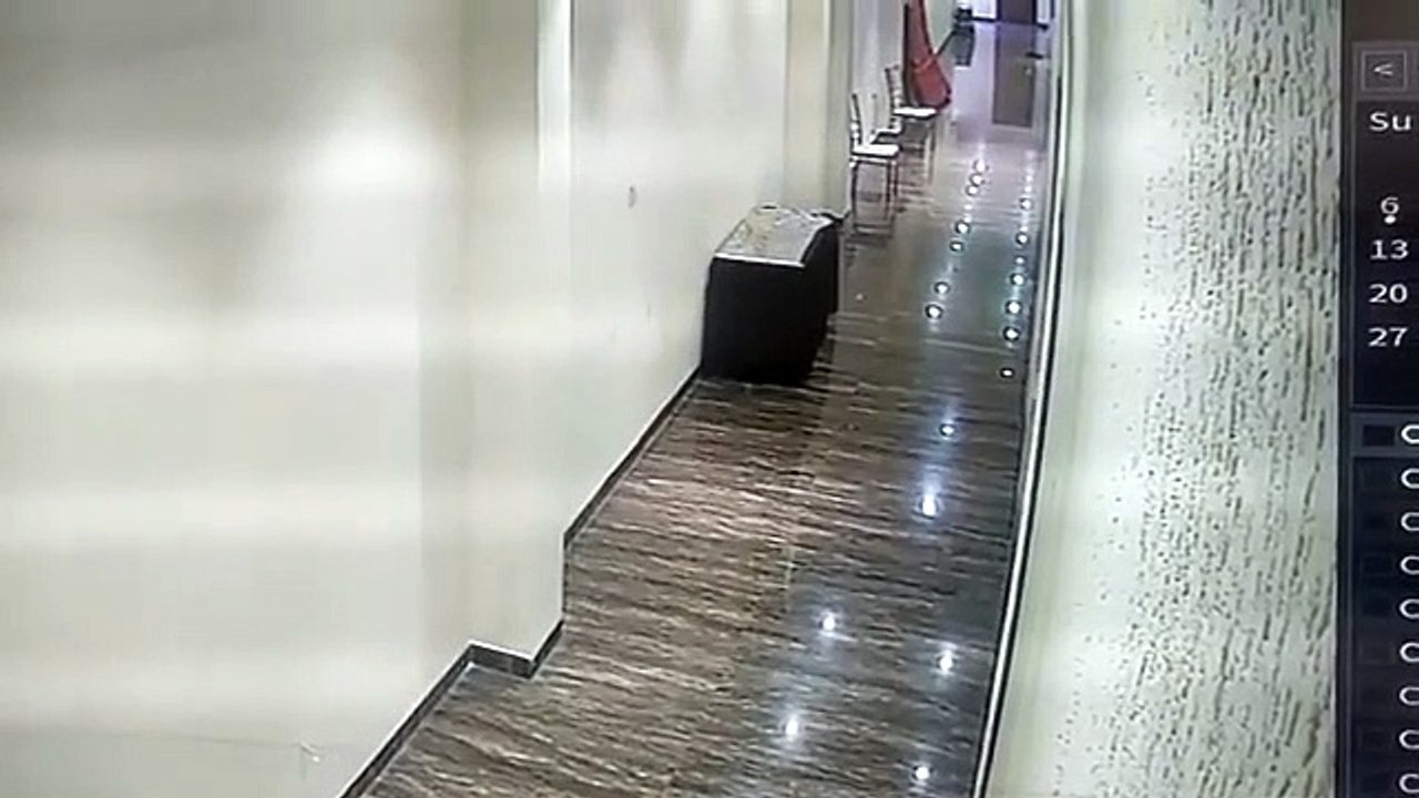 मेहमान बनकर सूटबूट में आया चोर और मंडप से दुल्हन के सात लाख के गहने लेकर फरार