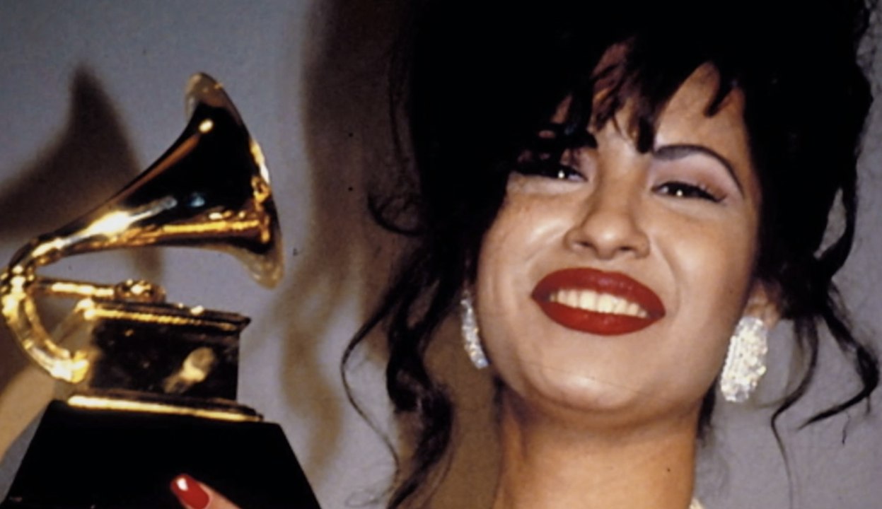 Selena: How Fans Mourn Sudden Death of an Icon