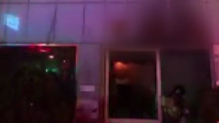 부산 상가 건물에서 불...2명 연기흡입 / YTN