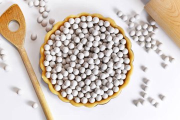 Pie Weights Explained: When and How to Use Them for Perfect Crusts 🥧