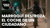 ¡VEAN a un MARROQUÍ destrozando a PATADAS un coche en AGUADULCE, ALMERÍA, ante los gritos de su dueña!