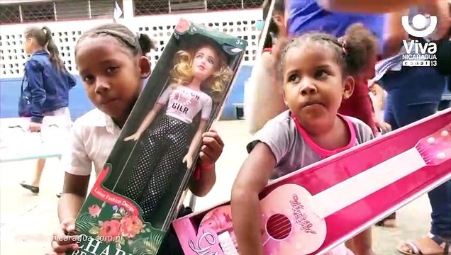 Niños de Bluefields reciben con mucha alegría regalos navideños