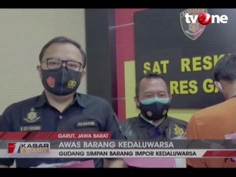 Polisi Gerebek Gudang Berisi Barang Impor Kedaluwarsa