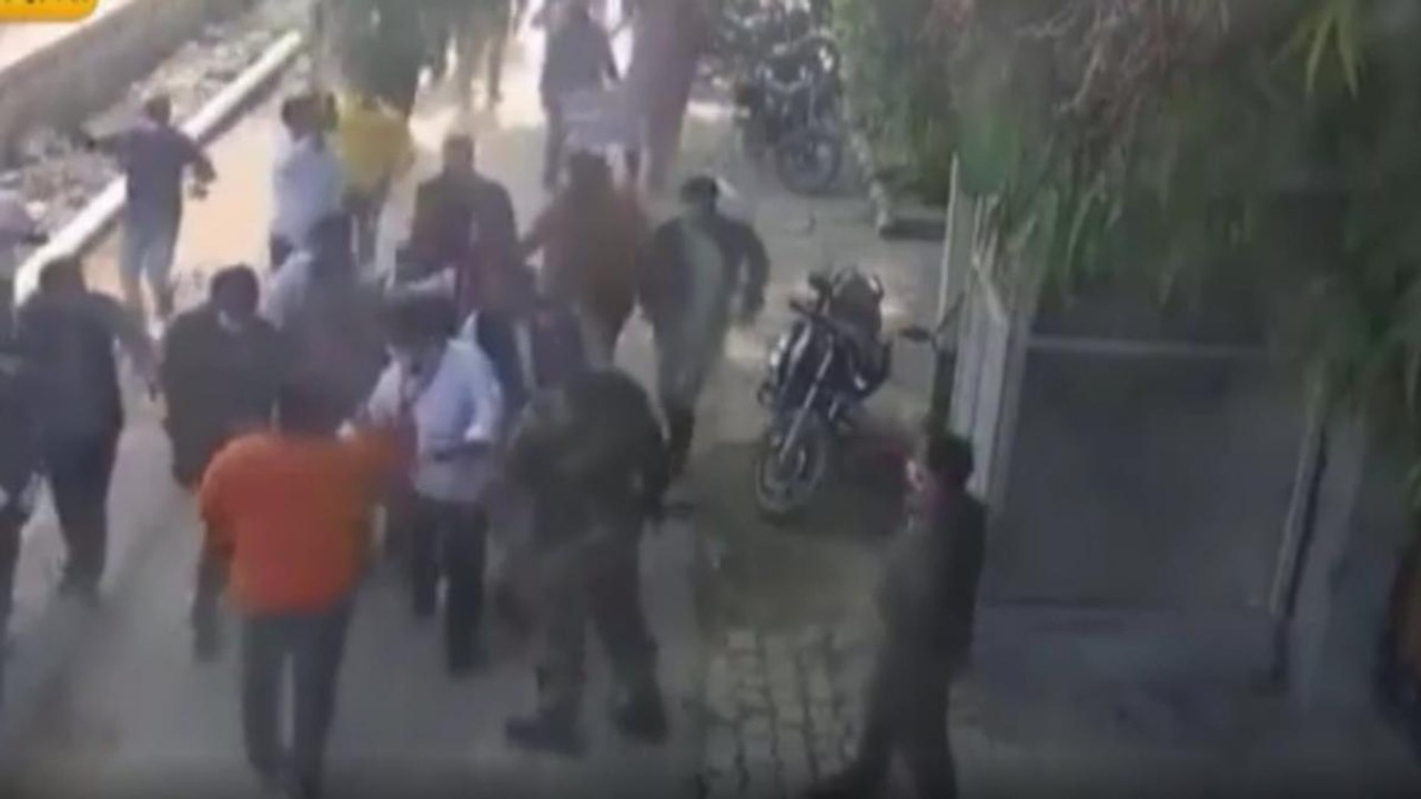 AAP accuses BJP workers of attacking Manish Sis...