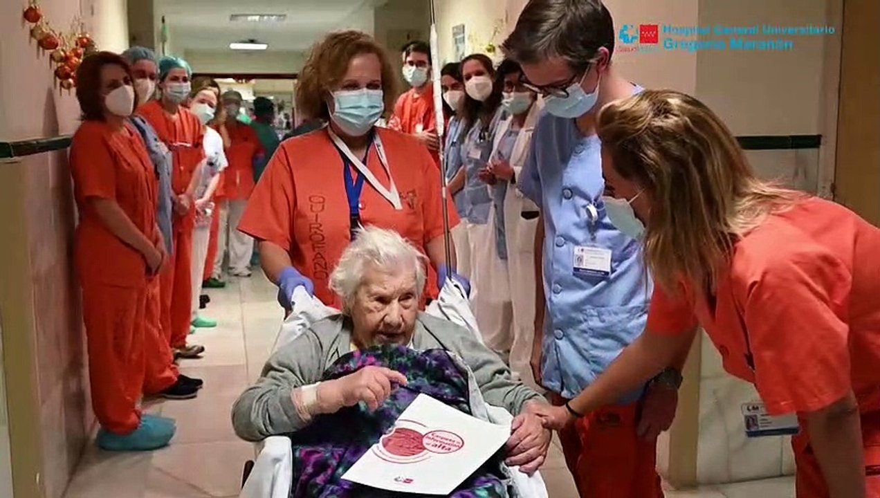 Una paciente con 104 años recibe el alta tras superar una neumonía por coronavirus