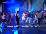 Shilpa Shetty dancing to Bollywood tunes on set in Fareb