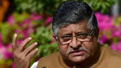 Télécharger la video: Bengal: Ravi Shankar Prasad slams CM Mamata Banerjee