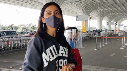 Rakul Preet Singh दिखी एयरपोर्ट पर; कहां चली Rakul ? | FilmiBeat